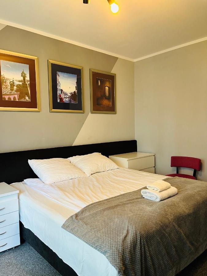 Airport Comfy Guest Home ワルシャワ エクステリア 写真