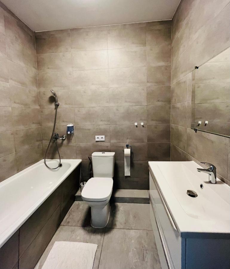 Airport Comfy Guest Home ワルシャワ エクステリア 写真
