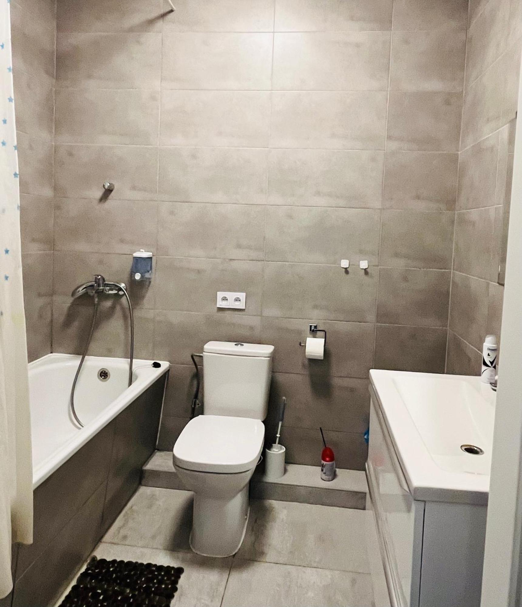 Airport Comfy Guest Home ワルシャワ エクステリア 写真