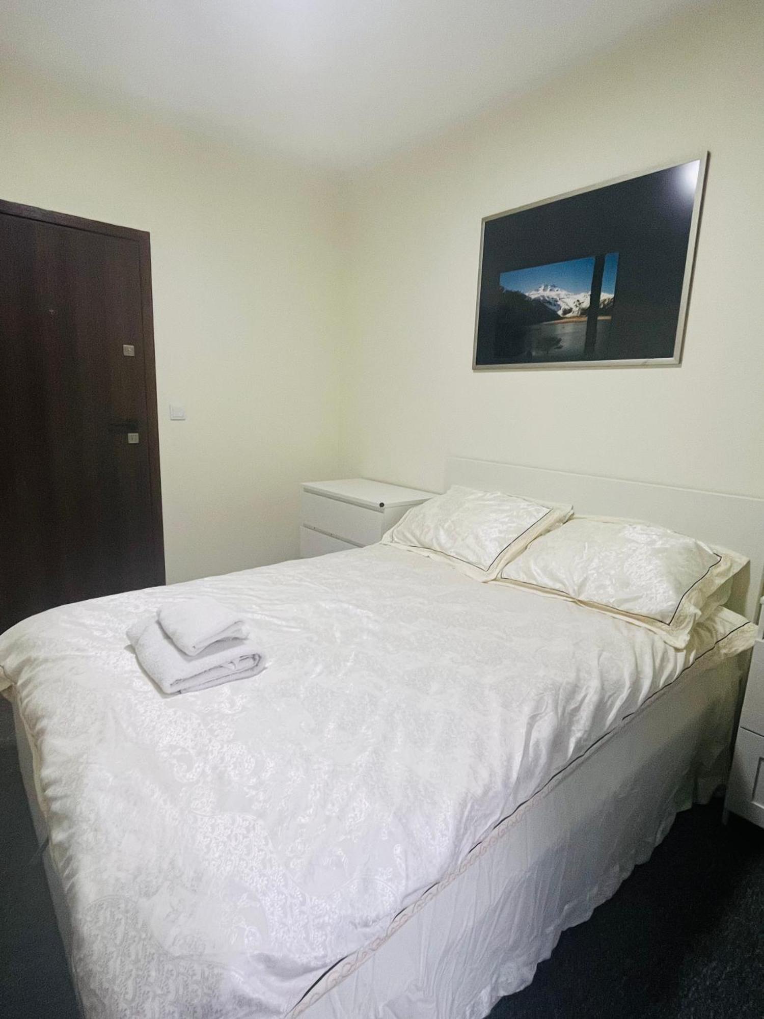 Airport Comfy Guest Home ワルシャワ エクステリア 写真