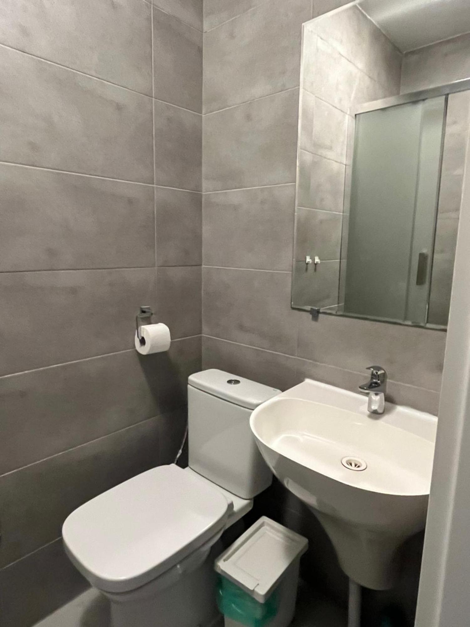 Airport Comfy Guest Home ワルシャワ エクステリア 写真