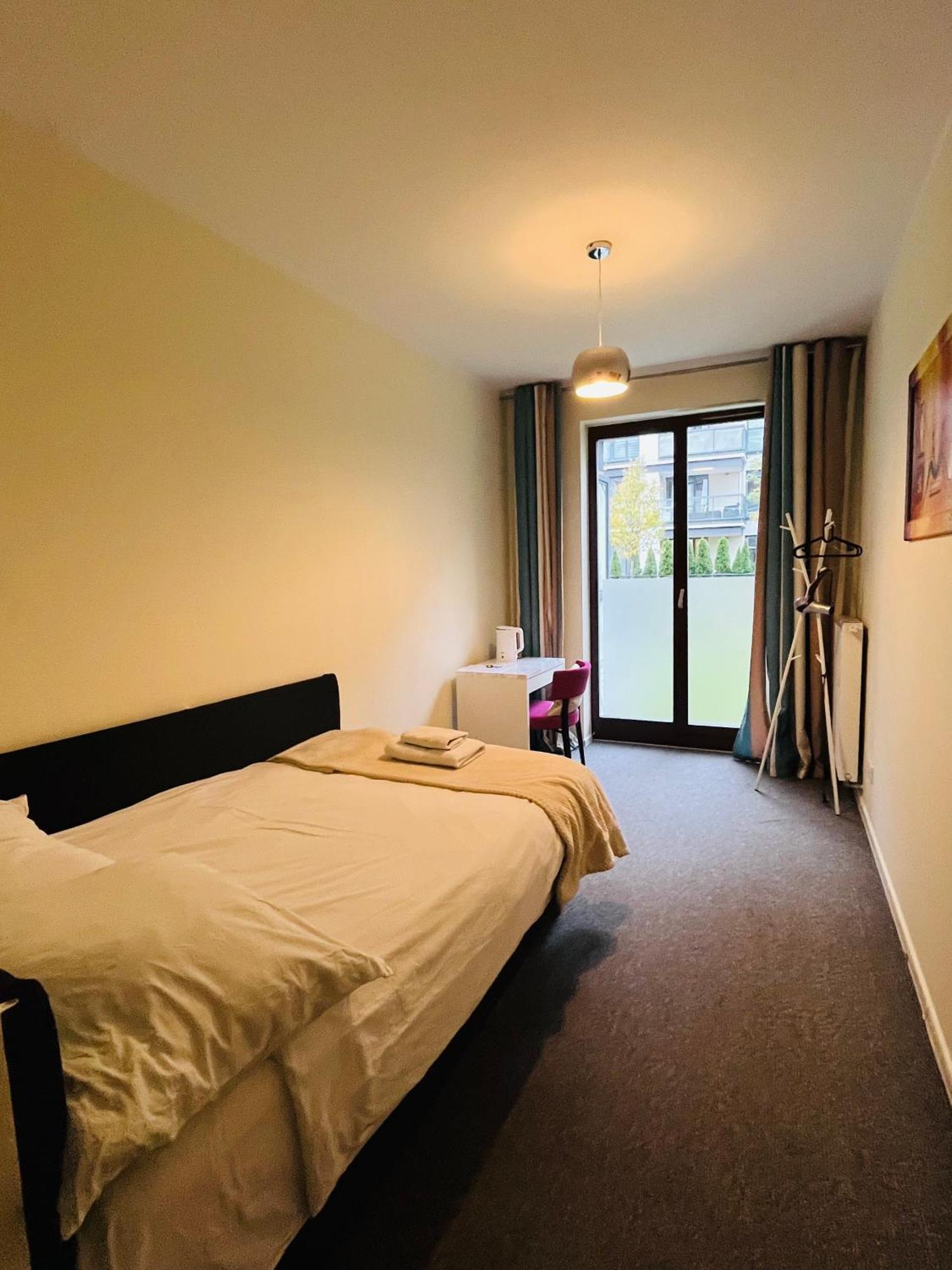 Airport Comfy Guest Home ワルシャワ エクステリア 写真